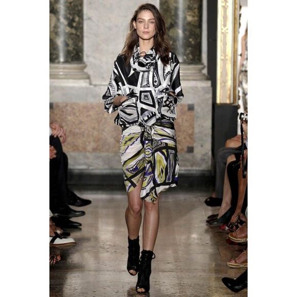 Beyoncé Knowles in Classic EMILIO PUCCI Runway Blue and Yellow Wrap Skir… - Picture 2 of 11